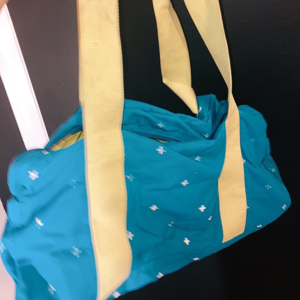 Reebok turquoise and yellow duffel bag